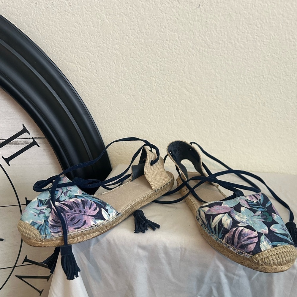 New J.Jill size 6 strappy, blue and purple bohemian sandal espadrilles